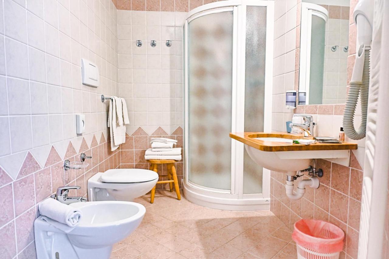 Alp Hotel Dolomiti Dimaro Luaran gambar