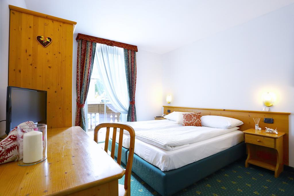 Alp Hotel Dolomiti Dimaro Luaran gambar